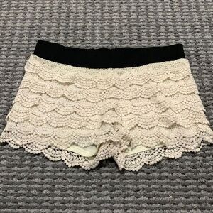 Woman’s Poetry shorts sz Med